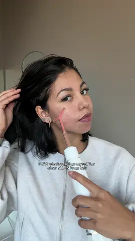 From glowing skin to stronger hair - one multitool with endless benefits. ✨  #highfrequencyfacial #highfrequencywand #skintreatment #beauty #skincareroutine 