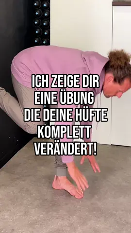 FOLGE MIR für tägliche Hüft-Übungen – für mehr Stabilität & Beweglichkeit von zuhause! 🏠🔥 Willst du eine Hüfte, die nicht nur beweglich, sondern auch stark und geschmeidig ist? Dann bist du hier genau richtig! Warum deine Hüfte dein Supermuskel ist: ✅ Verbindet Ober- und Unterkörper – Schlüssel für einen gesunden Bewegungsapparat ✅ Entlastet Knie und unteren Rücken – beugt Schmerzen vor ✅ Verbessert Balance & Haltung – auch im Alter Meine Übungen helfen dir: 🔥 Einbeinige Bewegungen für dynamische Stabilität 🔥 Funktionelle Bewegungsmuster – alltagstauglich und effektiv 🔥 Jederzeit machbar – zuhause, im Büro, zwischendurch Probiere gleich: 👉 Alle 30 Minuten aufstehen (mind. 3x täglich!) 👉 15 Wiederholungen pro Seite 👉 Hintern aktivieren, Balance trainieren! Extra-Tipp: Nutze anfangs den Fuß unten an der Wand für Unterstützung – Fortschritt > Perfektion! 👉 FOLGE MIR für tägliche Inspiration & werde deine beste Version! #Rückenschmerzen #Schmerzfrei #GesunderRücken #Hüftschmerzen #Schmerzfreiheit #Rückenfit #Rückentraining #HaltungVerbessern #SchmerzfreiBewegen #Rückenübungen #Schmerzprävention #RückenGesundheit #Rückenstärkung #WirbelsäuleGesund #BeweglichBleiben #Hüftmobilität #SchmerzLindern #GesundBewegen