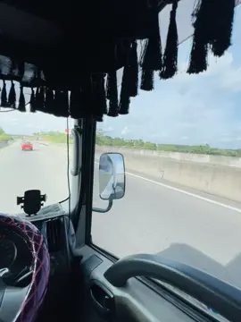 මුවැත්තියක් ගුරුගෙට ආව 🤍😎#දකුනෙ_අපි🇱🇰🌍❤️ #ලොරි_පිස්සෝ🚚💓🤗 @SUPUN THARAKA 🖤🇦🇪 @GAYAN マドゥシャンカ 🇹🇩>🇮🇹🇪🇺 @Kavee 🦕 @sureka sewwandi 😍🧚 @Dilsara_1023 @damii 