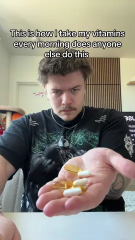 One of my homies can’t swallow any pills he chews them #morningvitamins #vitaminsandminerals #weirdcore #hottake #fypシ 