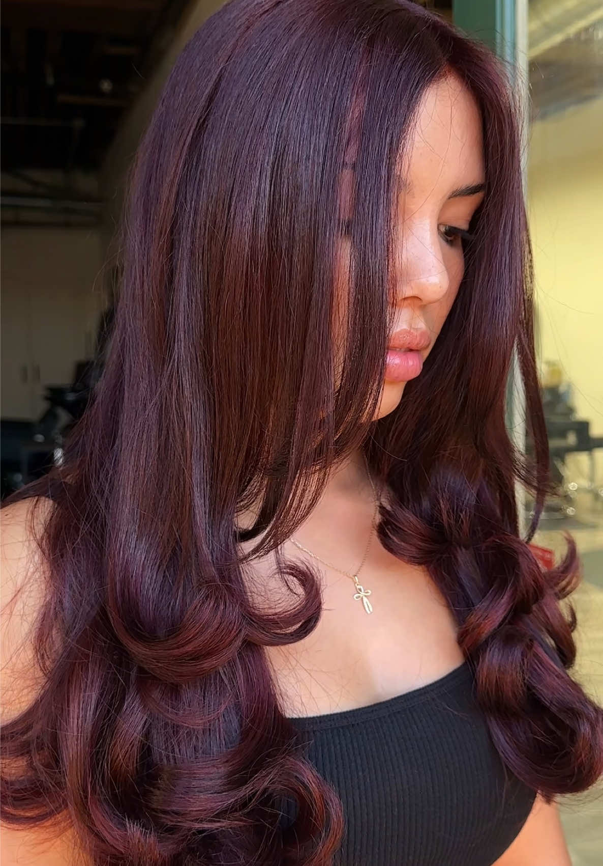 new season calls for new hair 🍁 #fyp #orangecounty #hairtok #cherrycolahair #hairstylist  transformation downtownfullerton winehair butterflycut althair lahabra iehairstylist ochair blowout layeredhaircut latinahairstylist placentia brea coronaca hairinspo buenapark 90sblowout 