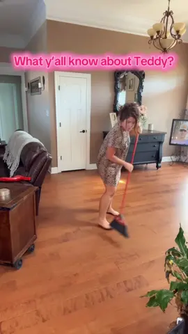 Fellas another good one to send to your woman…..she will be so excited to see you walk through the door! Share it up, repost it and love it if you think this is the one! 💁‍♀️🥰❤️ y’all comment your favorite songs so I can clean to them! 😘#teddypendergrass #closethedoor #slowjams #lovemusic 