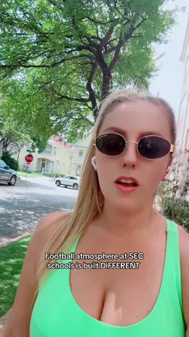 in another life I’d be tailgating on a yacht in Knoxville or at a mansion in #Alabama 🤣 #sec #CollegeFootball #football #tennessee 