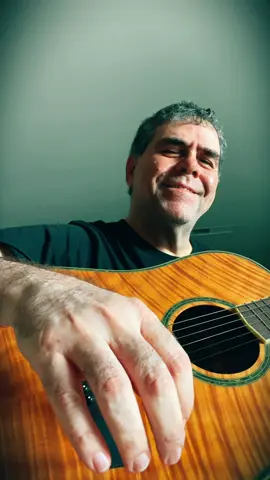 Uma ótima tarde e uma linda semana para todos nós!  *De tanto amor @robertocarlosoficial #kimcatedral #vozeviolao #boamusica #romantico #robertocarlos 