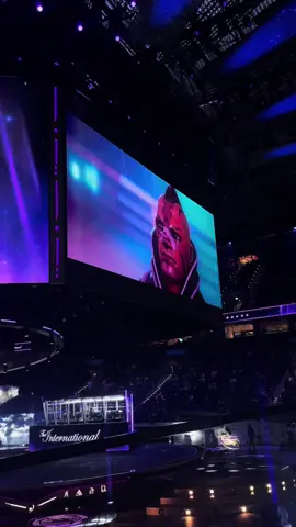 Серёга Пират — это человек, который сначала пошёл учиться на морехода, а потом уплыл в Доту и застрял там навсегда.  Он играет на аме так, будто завтра конец света, пишет рэпы, которые знают даже бабки на лавочке, и стримит так, что чатика хватает инфаркты каждые 5 минут.  Живёт во Вьетнаме, но в душе всё ещё из Питера — поэтому у него в контенте всегда +100 к тоске и +500 к угару #рекомендации #dota2 #international 