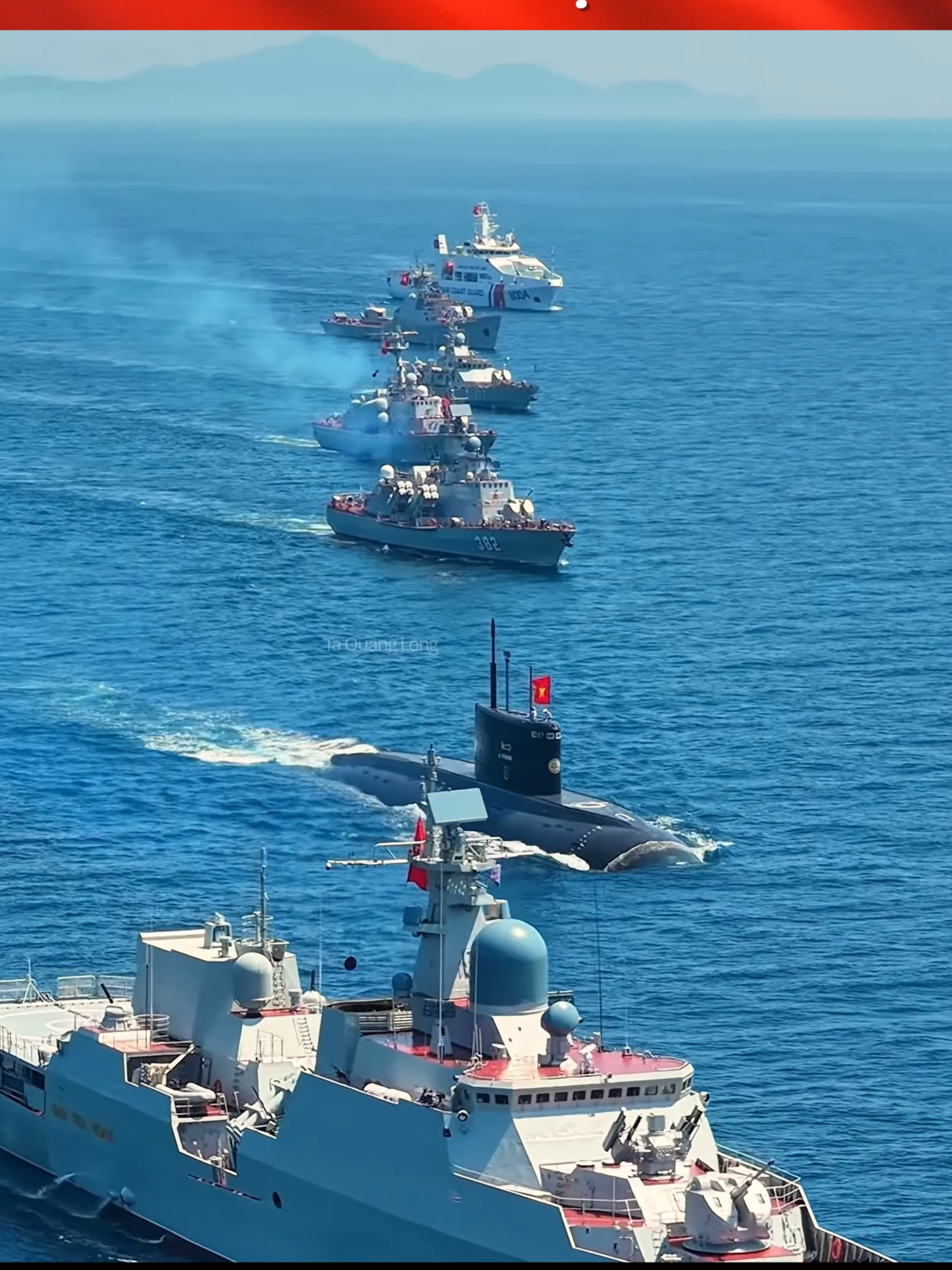 Biển Đông Dậy Sóng Hạm Đội Hải Quân Việt Nam Giễu Binh Hùng Tráng, Thể Hiện Sức Mạnh Quật Cường Một đoạn video ngắn đầy ấn tượng về sức mạnh và khí thế của các chiến sĩ Hải quân Việt Nam. Xem ngay để thấy họ vững vàng bảo vệ biển đảo quê hương như thế nào! #LựcLượngVũTrang #HảiQuânViệtNam #BiểnĐông #ChủQuyềnBiểnĐảo #TựHàoDânTộc #QuânĐộiViệtNam #ViệtNam