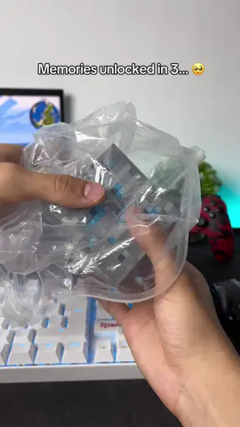 Comment “💎” if you are a true fan 🥹 #Minecraft #cube #magnetic #levitating #nostalgia Floating Minecraft Cube to decorate your setup or for fans of the Minecraft video game.