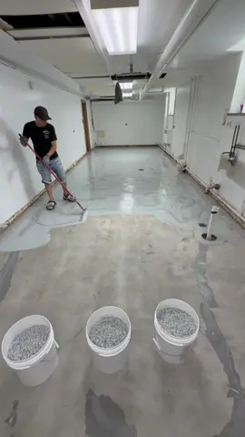 500 sq. ft. of vinyl flake installed in under 60 seconds!⏱️ For more details or a project estimate, reach out today! 📲 Call / Text: (708) 491-2723 📍 Serving Chicago, IL 🗣️ Hablamos español! #epoxy #epoxyfloor #DIY #chicago #pisosderesina 