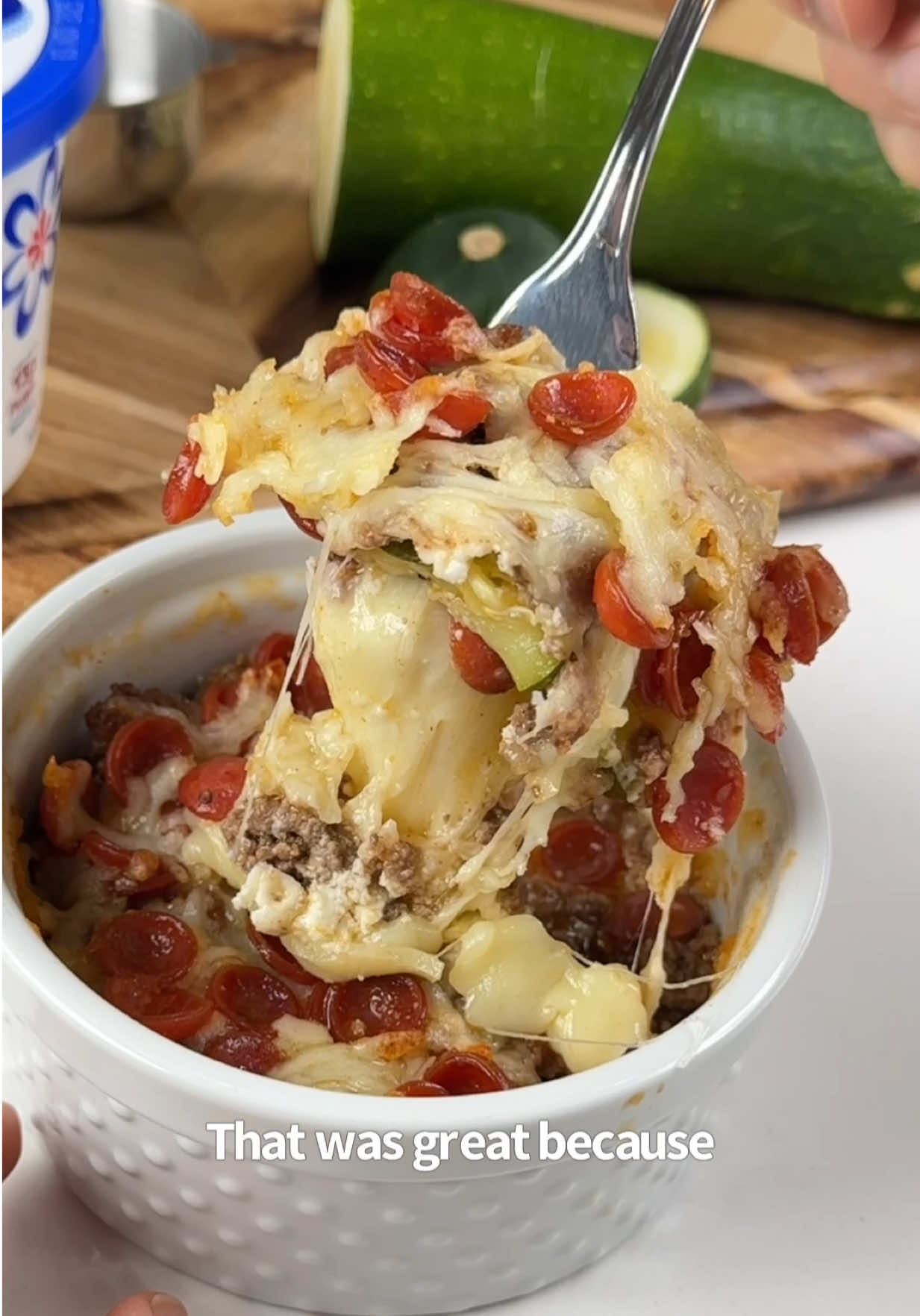 Say “YUM” if you would eat this Beefy Cottage Cheese Pizza Bowl 🍕🔥😋  What you need:  Zucchini, sliced  @Daisy Brand Cottage Cheese  Ground beef  Mozzarella  Pepperoni  How to make it:  1. Layer your sliced zucchini, Daisy Cottage Cheese, cooked ground beef, mozzarella, and pepperoni in a bowl.  2. Bake @ 350F for 15-20 mins. Take it out and enjoy!  I used @DaisyBrand Cottage Cheese because it’s packed with 13g of protein per serving, is made with only milk, cream, and salt so it’s super clean and has the creamiest texture ever. 🤤  To learn more about why Daisy is always my go-to Cottage Cheese check out the link in bio ❤  #DaisyPartner  