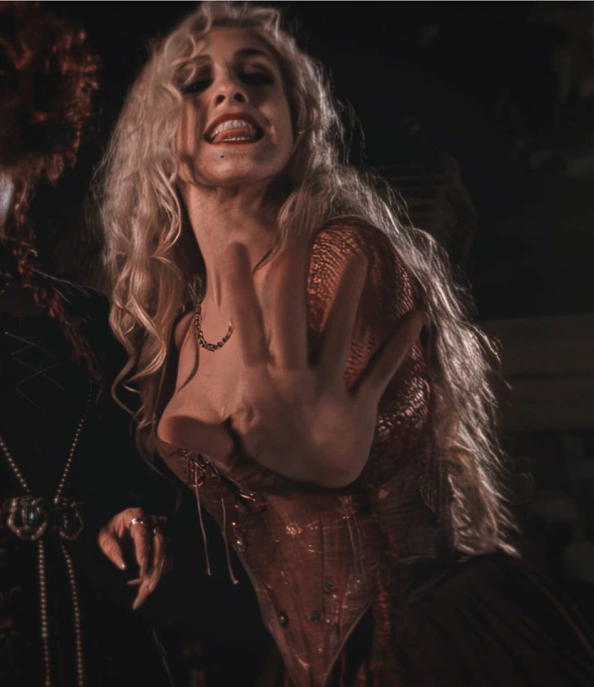 i know yall feel that breeze | scp: @itscapshaw.sp #sarahsanderson #sarahsandersonedit #hocuspocus #halloween #edit 