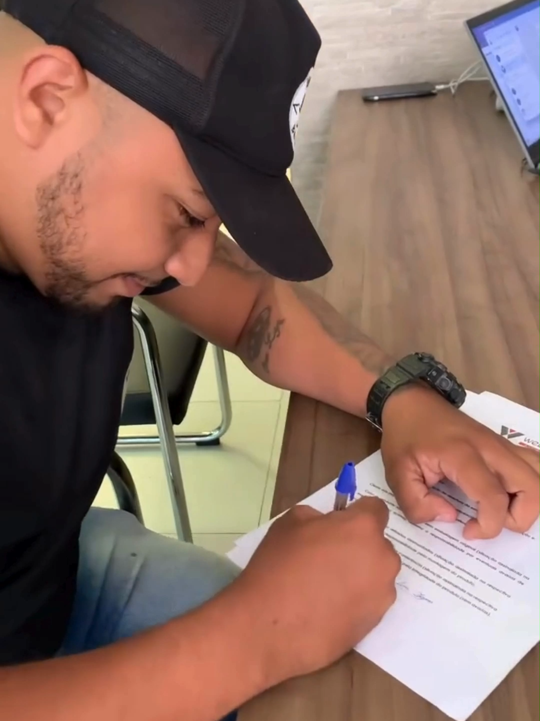 ❤️ Feliz Dia do Cliente! ❤️ Hoje, 15 de Setembro, a WebCadeiras celebra quem torna tudo possível: vocês, nossos clientes! Cada conquista nossa é fruto da confiança que depositam no nosso trabalho. Agradecemos por escolherem a gente para fazer parte dos seus negócios e sonhos. Que venham muitos outros momentos juntos! ✨ #cadeiradebarbeiro #cadeiradesalao #barbearia #cabeleireira #cabelereiro #moveisparasalao #moveisparabarbearia #carrinhoauxiliar #spa #manicure #pedicure #moveismanicure #studio #maquiagem #maquiagemprofissional #moveisprofissionais #showroom #vendadecadeira #spa