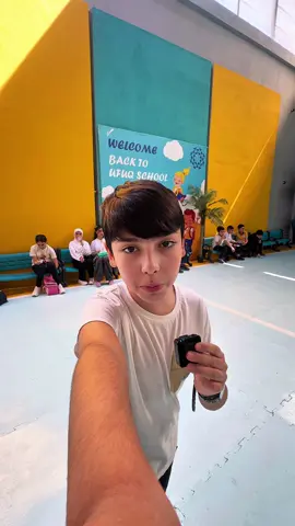 👦📹 ثاني يوم بالمدرسة… تلميذنا يسأل زملاءه: شنو أكثر شي تحبوه بأفق؟ مقاعدنا محدودة والدراسة باديه 🔔 زورونا وخلّوا أطفالكم يكونون جزء من هالأجواء 💙 زورونا في:- 📍 بغداد | المنصور - شارع نادي الصيد - مجاور السفارة اليونانية - قرب مركز ستيج القديم  📞 للاستفسار: 6680 #مجموعة_مدارس_أفق #الأفضل_أو_لا_شيء #نصنع_جيل_الابتكار