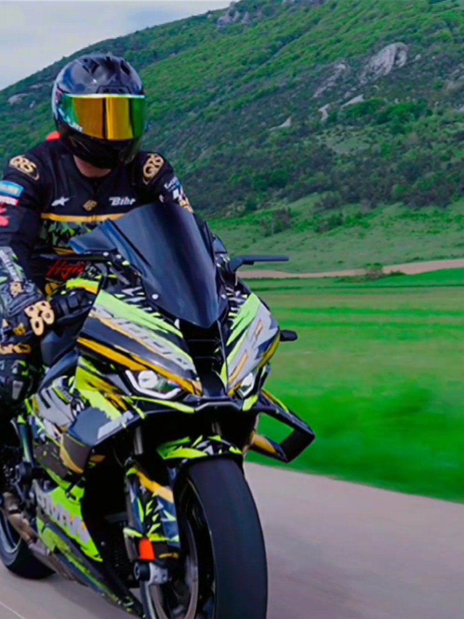 La route est pleine d’obstacles, mais chaque kilomètre te rapproche de la réussite. . La VRAIE réussite c'est quoi ? . Se lever chaque matin avec le sentiment de vivre une vie qui nous ressemble, alignée avec nos valeurs. #MotivationDuJour #RouteDuSuccès #NoLimits #EspritMotard #détermination 