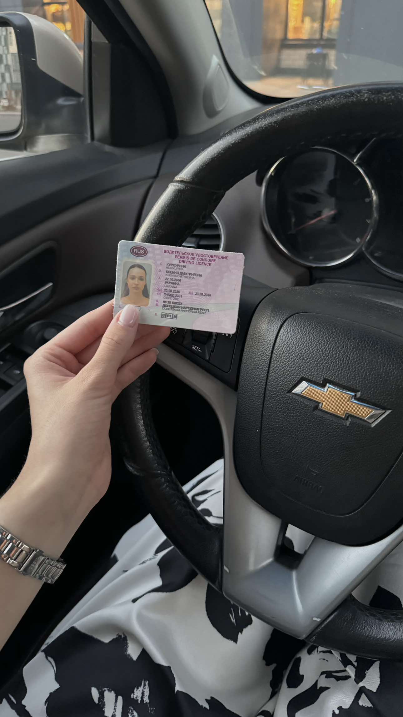 Я сдала на права!  На самом деле я уже так намучилась с получением водительских прав, что теперь даже не верится, что они наконец-то у меня на руках 😅 