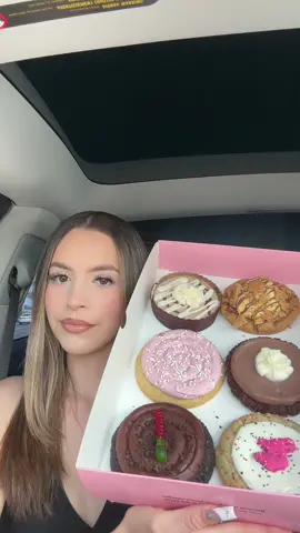 Crumbl Cookies Mukbang 🍪 Trying this weeks Crumbl Cookies @Crumbl #crumbl #crumblcookiesoftheweek #crumblreview #mukbang #asmrmukbang 