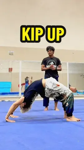 Entrenamiento para hacer KIP UP 💪🥷🏻 #Tutorial #parkour #TikTokDeportes 