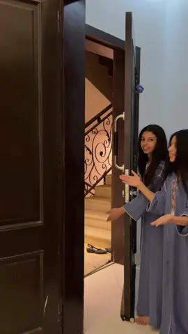 العيال كبرو تفضلون تتطلعون لاحالكم ولا مع عيالكم لازم تعطون نفسكم فترة تعارف  بدون العيال🤭💕@Vero #عائشه_الذروي #لارين_حكمي #كوفي_فيرو #fyp #فلوقات_تيك_توك إعلان