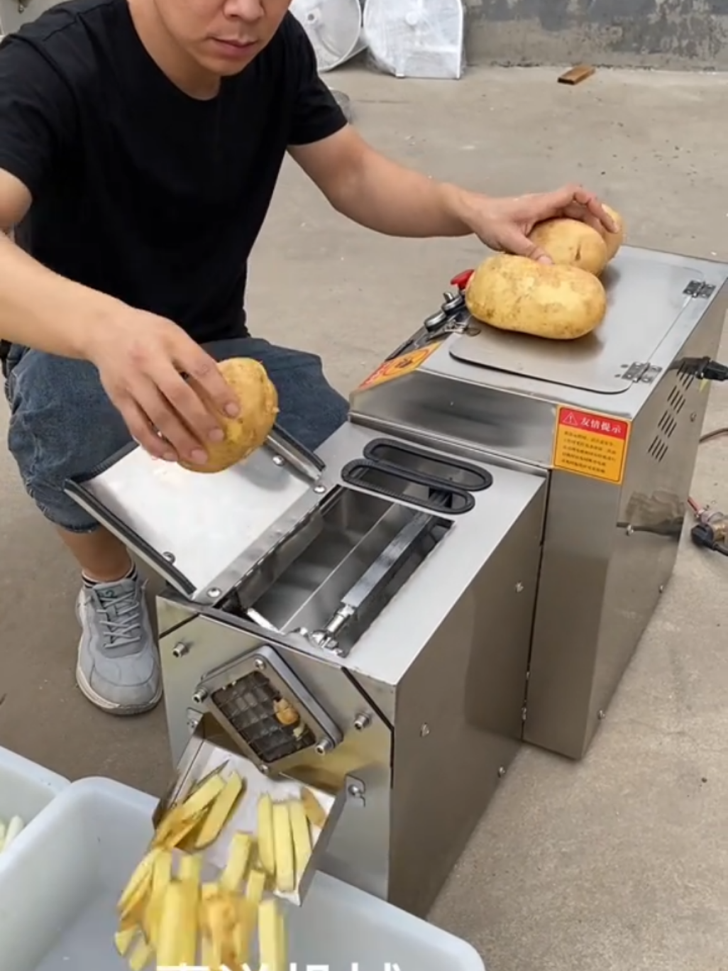 Machine à découpe des pommes #machine #commerce #ecommerce #tiktokburkinafaso🇧🇫🇧🇫🇧🇫🇧🇫 #burkinatiktok🇧🇫 #burkinafaso #cuisine #cuisinefacile #cuisinerapide #cuisinetiktok #business 