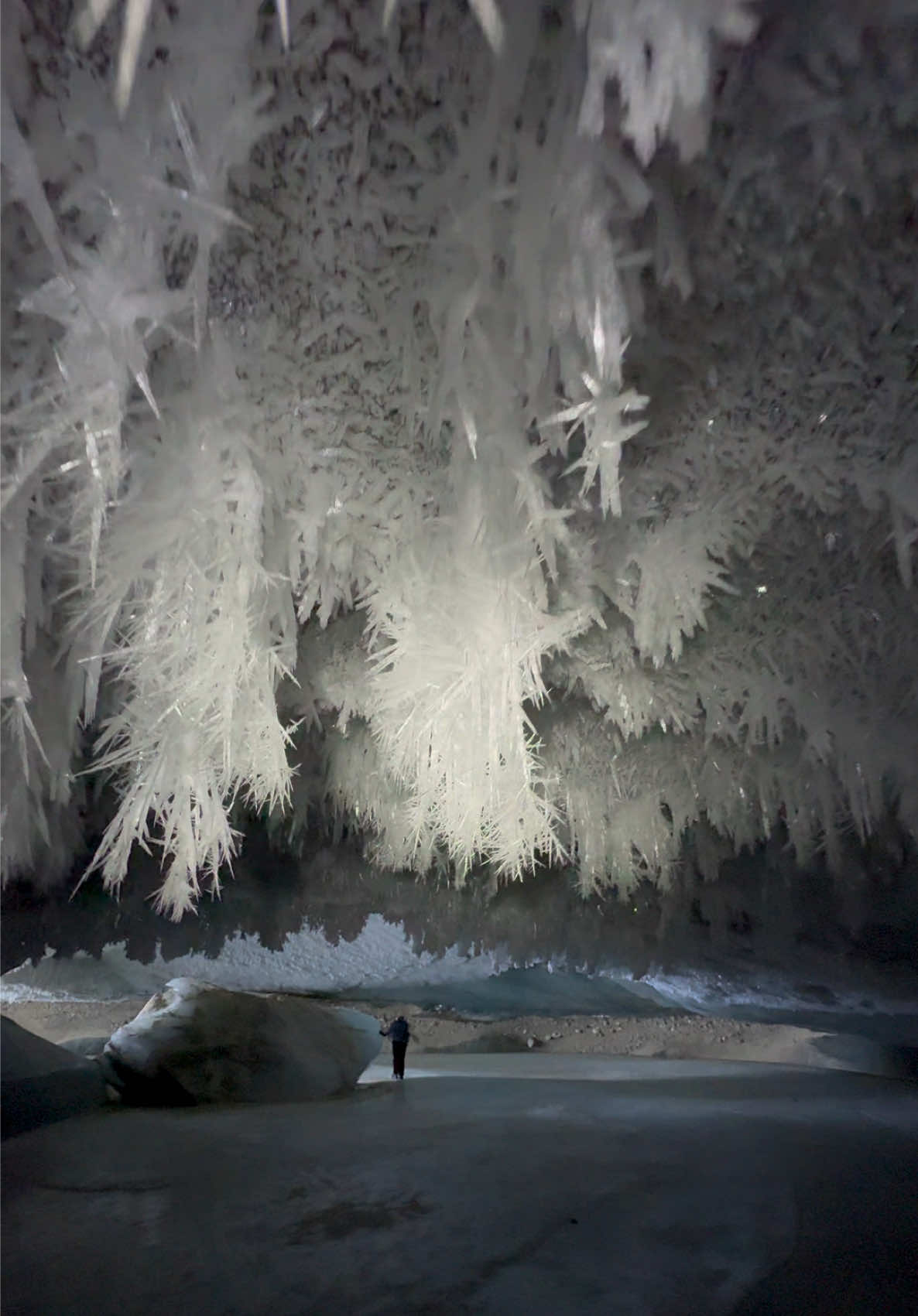 What a rare phenomenon🤯😍! Listen to the sound of my crampons echoing through this glacier ice cave in Alaska as these massive ice shandileers sparkle in the light 💡 