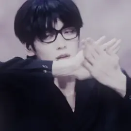 guys i swear i can edit better than this… why does it looks so not smooth 😰😰 also i did NOT know the first picture wasn’t soobin guys sorry🫩 #soobin #txt #moa #kpop #fyp 