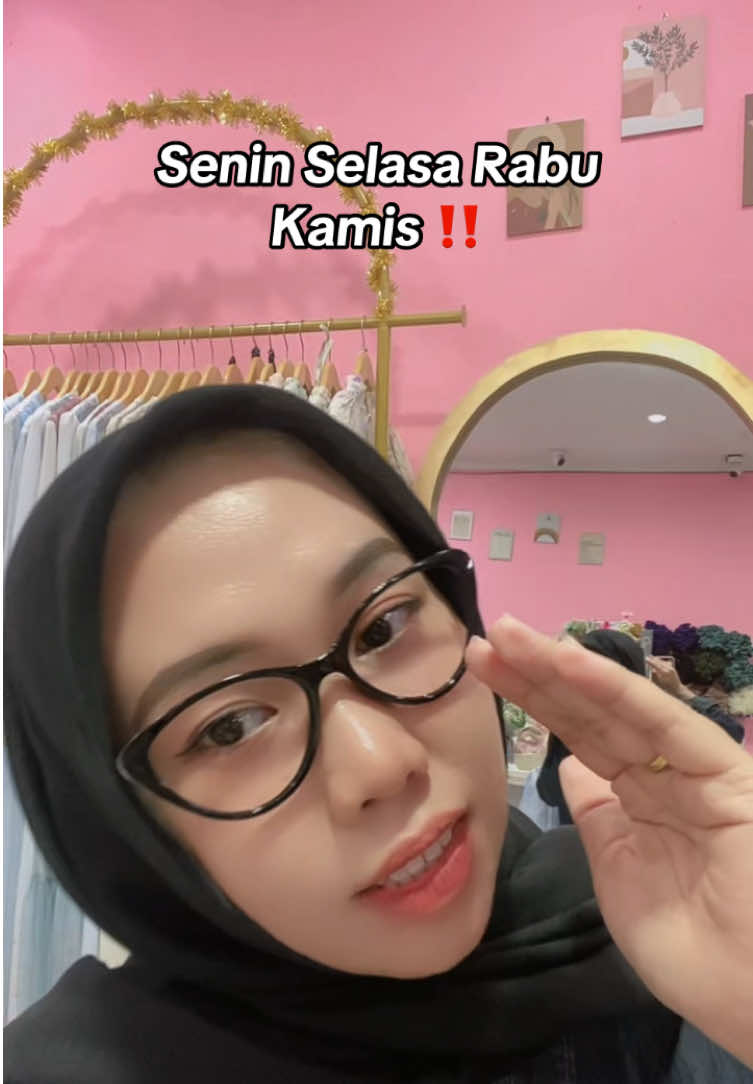 Senin Selasa Rabu Kamis eaaa cakeeep 💃🏼😁😂  Jangan lupa order koleksi terbaru kita ya manis 😍🌸💓 #konten #hiburan #fashion #tokobaju #fyp 