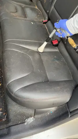 Bringing the new car feeling to this Volvo s60xc #tiktokcarglowupcampaign #satisfying #asmr #cleaning #cardetailing 