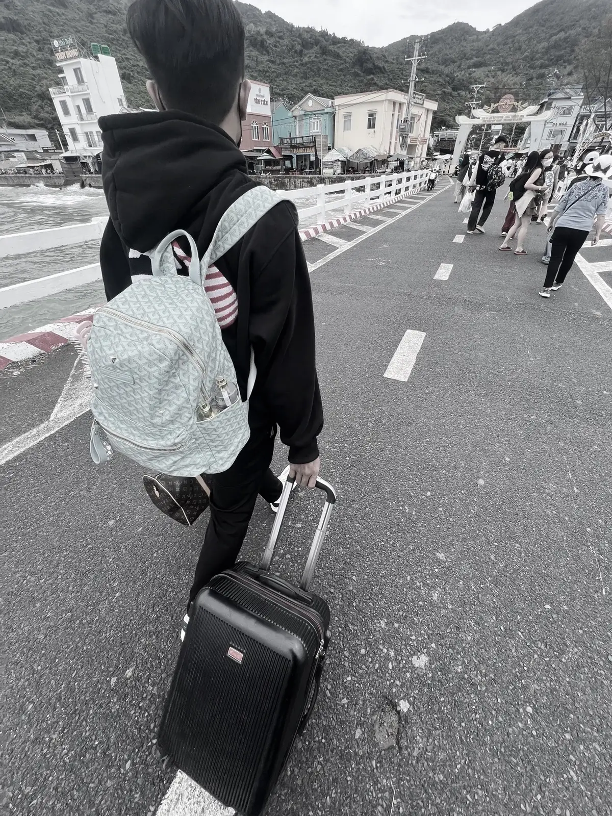 ⏰ Hôm nay thật khắc nghiệt, ngày mai còn khắc nghiệt hơn. Nhưng nếu bạn cố gắng, ngày kia sẽ là ngày tuyệt vời! 