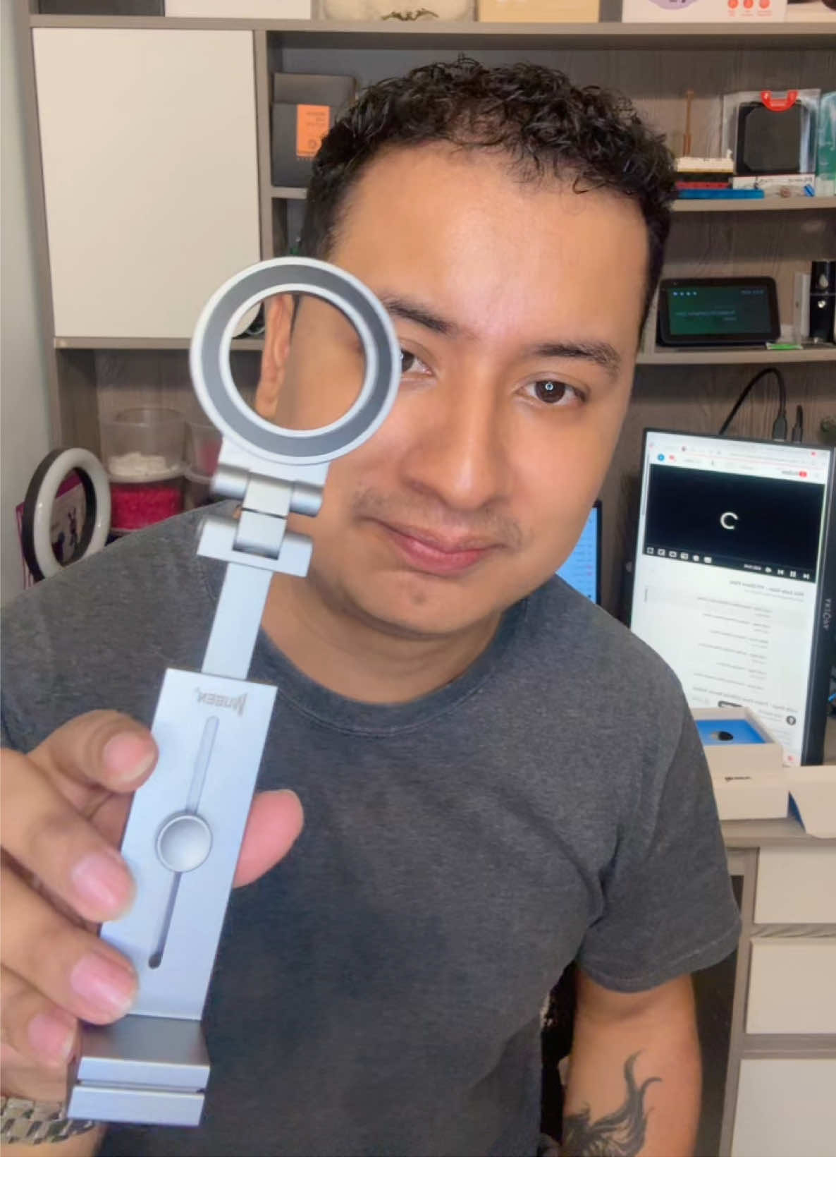 WUBEN E1 Soporte Metálico para Teléfono con Linterna LED SMD3030 Regulable 300 Lúmenes Batería USB-C 70 Horas Autonomía Ideal para Selfies y Maquillaje #ventaquincenal #VamosTiktokShop #Wuben #soportemetalico #soporte 