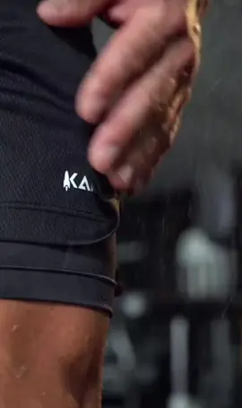 Eleve o nível dos seus treinos! A Bermuda 2 em 1 Kaizen une estilo + performance: short de compressão por baixo e bermuda por cima, garantindo conforto, firmeza e muito mais segurança nos exercícios. 🏋️‍♂️ 👉 Perfeita para musculação, corrida e treinos intensos. Garanta já a sua pelo Mercado Livre: https://mercadolivre.com/sec/1aiUaFM #TreinoComEstilo #ShortDeCompressão #Fitness #Musculação #ModaEsportiva 