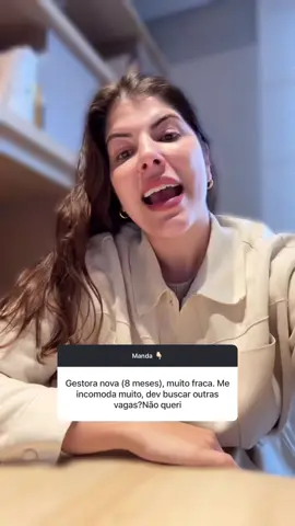 Gestora FRACA, e agora? Eu com a vivência que tenho hoje te digo: sair não é garantia de achar uma gestão “forte”. 🤷🏻‍♀️ Então penso que é mais interessante pensar: o que eu quero dessa empresa? Empresa perfeita não tem. E com o tempo a gente passa também a escolher quais defeitos somos capazes de tolerar.  Me conta sua opinião 👇🏻