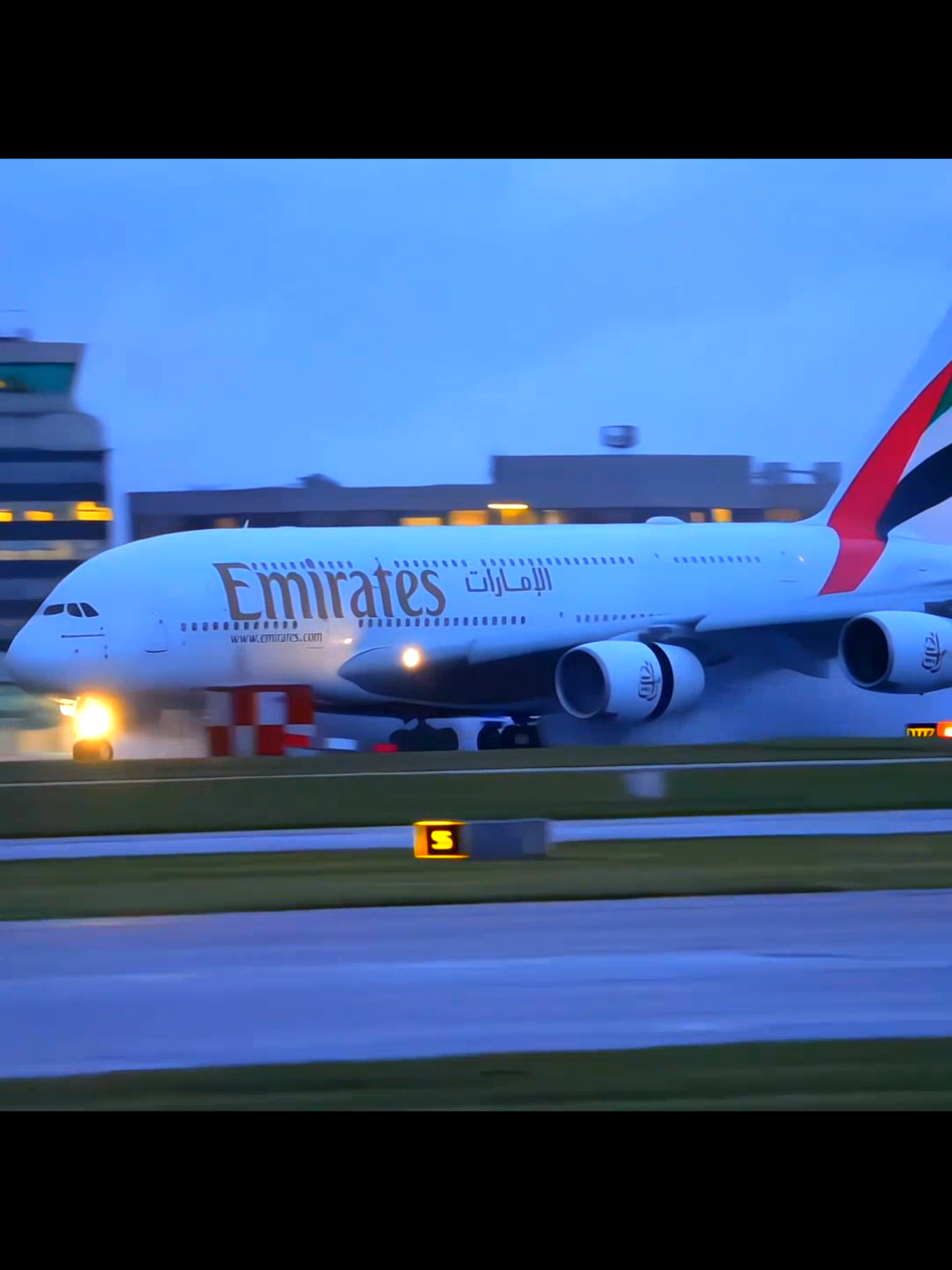 Emirates A380 is landing on a wet runway at Manchester Airport #Emirates #A380 #ManchesterAirport #Aviation #AirplaneLanding #WetRunway #Travel #Flying #Airline #AviationLovers #PlaneSpotting #Flight #TravelGram #AVGeek #AviationPhotography #instaaviation 