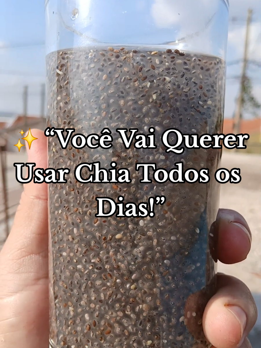 💧 “Deixe hidratar e aproveite os benefícios da chia!” 👉 Como usar a chia: Coloque 1 colher de sopa de chia em 200ml de água. Deixe descansar por 20 a 30 minutos, até formar um gel. Depois é só consumir hidratada ou adicionar em sucos, vitaminas e receitas. 🌱✨#beneficios #chia #Saúde 