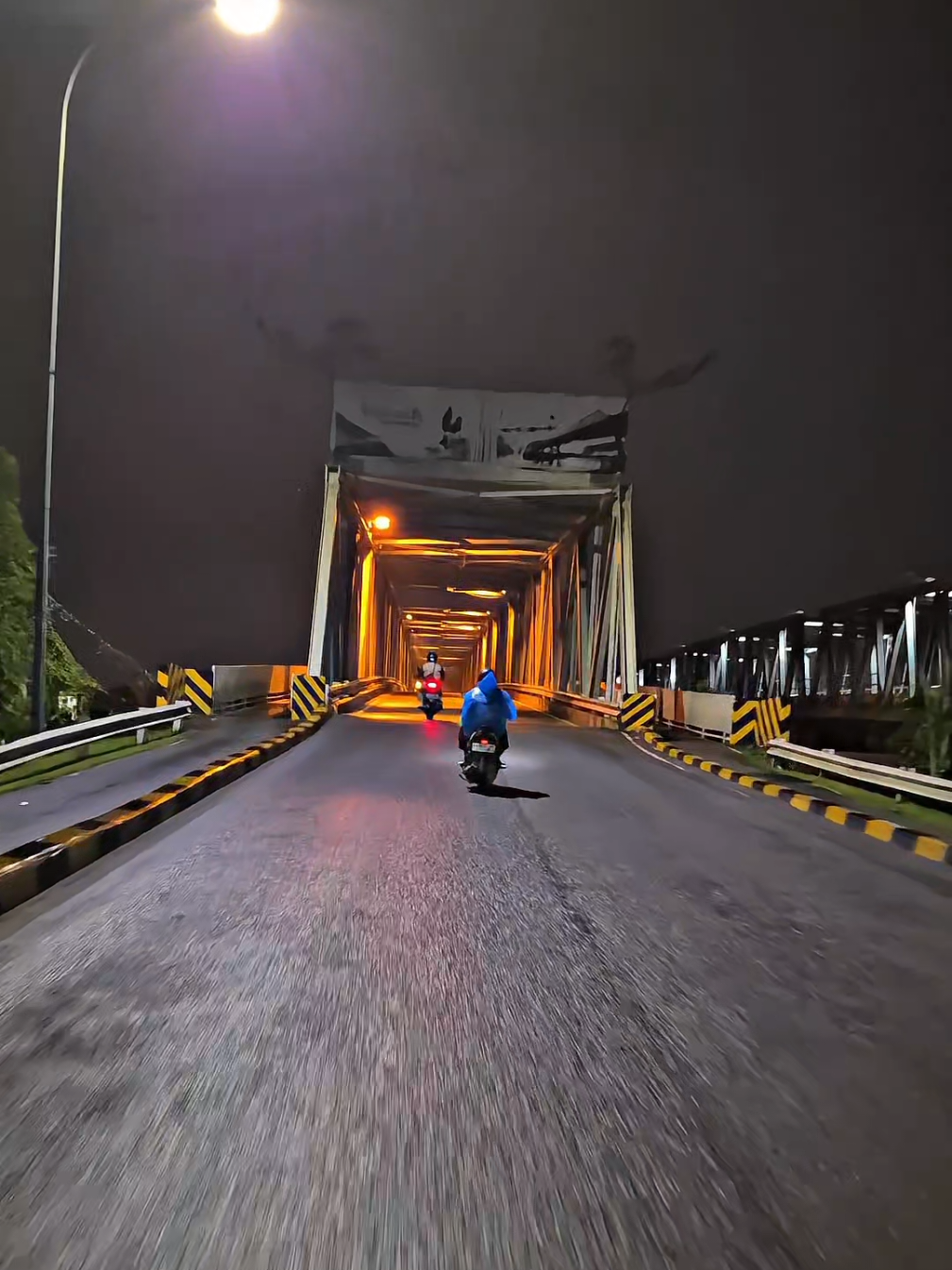 Kalau lewat sini pagi² cocoknya setel lagu agak sedih seket😅🤣#fypforyou #fyp #kotapontianak #jembatantolkapuas 