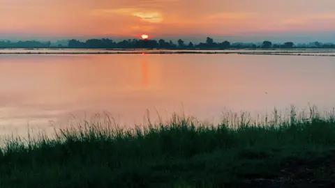 #CapCut chill with me . #capcutradio #chill #capcutpioneer #pioneertemplate 