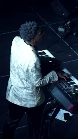 Backwards? Why not! 🎹 #KofiBSoulfulTour  Next stop, Oct 16th in Nashville, TN!