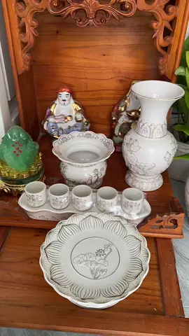 +Bàn thờ Tài Địa: lư hương, bình bông, dĩa, án nước 5 ly, 3 chung nắp đựng muối gạo trà @Diệu anh  @Diệu anh  @Diệu anh #bo5lycungthantai #bocungthanhoasen #bocungthantai #5lybachngoclien 