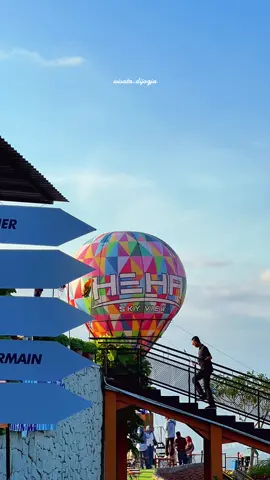 Sore di HeHa Sky View selalu punya pesona sendiri 🌅 Langit yang berubah warna, angin sejuk, dan view Jogja dari ketinggian bikin hati tenang ✨ Yuk nikmati momen ini bareng kami dengan Paket Wisata Jogja 🚐 👉 Klik link di bio & booking sekarang!                                  ✨ sewa mobil + driver jogja 🗺️ paket wisata jogja 👨‍👩‍👧‍👦 group & family trip 🧳 solo trip 🚐 private trip #sewamobiljogja #paketwisatajogja  #wisatajogja #hehaskyview 