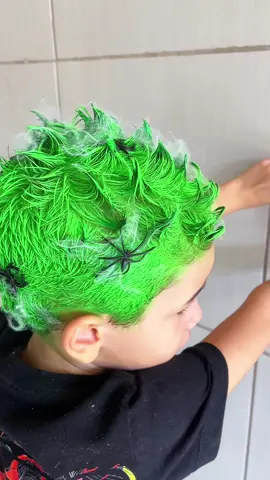 Cabelo maluco para menino  😜  👦  Cebelo verde com aranha  #cabelomaluco #cabelomaluconaescola #cabelomalucomenino  