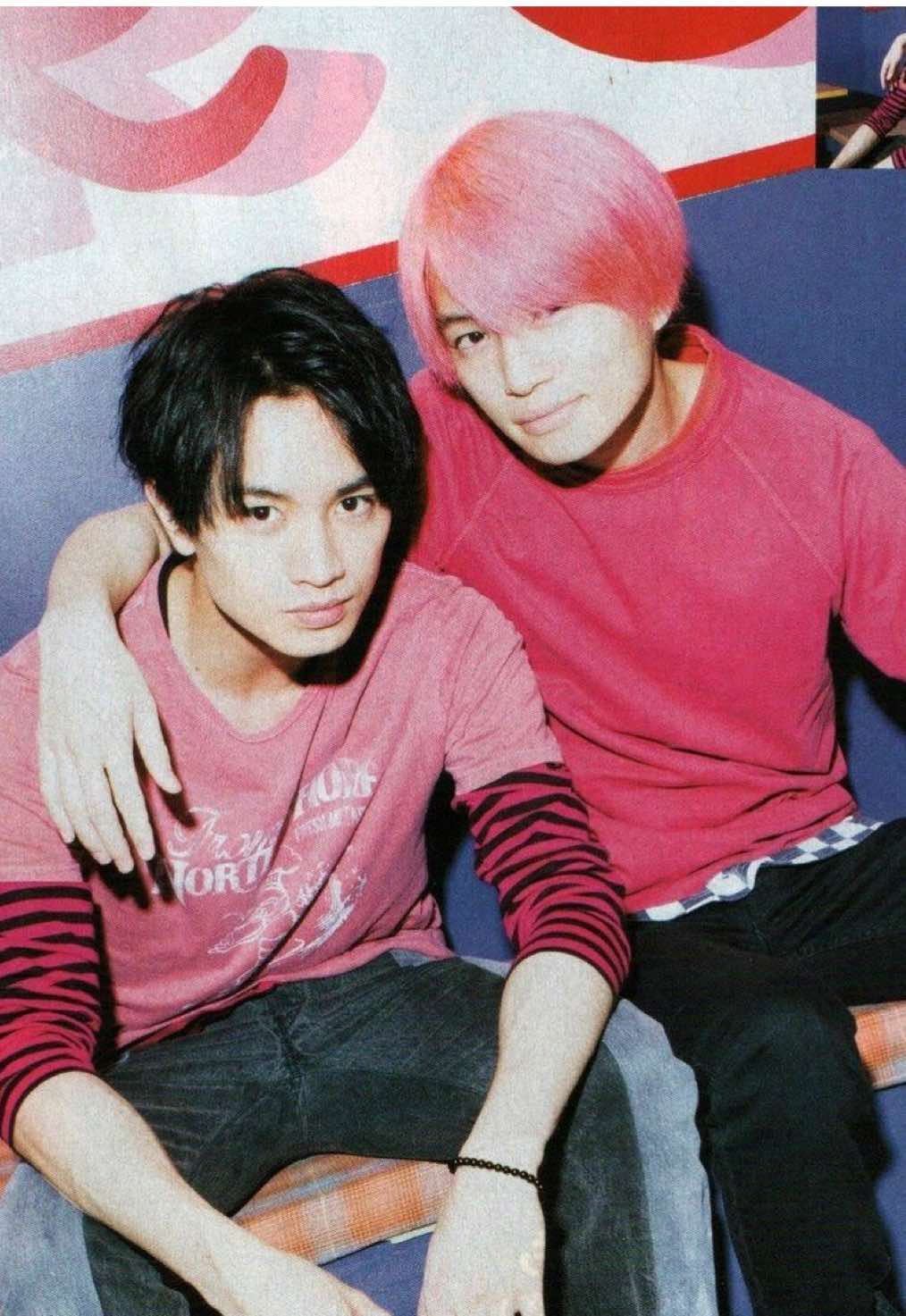 同時期に入所 Jr時代からずっと同じグループ 入所からデビュー後までずっと一緒にいる2人を見たジャニーさんは「2人はずっと一緒だよ」と菊池に言った 誕生日はわずか6日違いで、6日間だけ同い年 よく顔と声が似ていると言われる。声は分析までされて似ていることが科学的に証明された こんなに似ている2人だが性格は正反対 菊池のいないどの現場でもステージ上でも頭の中にずっと菊池がいる中島 生まれ変わっても自分になってまた中島に会いたい菊池 そんな2人が出会ったのは奇跡だったのか運命だったのか＿＿＿ #中島健人 #菊池風磨 #ふまけん #SexyZone 