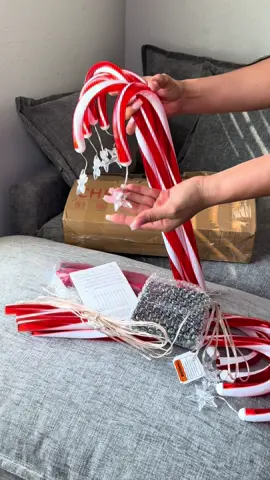 Bastones, navideños con luz solar para decorar el exterior #christmasoutdoordecor #christmas #christmascandy #tiktokshopchristmas 