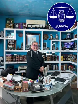 𝗦𝗼𝘆 𝗲𝗹 𝗽𝗿𝗶𝗺𝗲𝗿 𝗔𝗯𝗼𝗴𝗮𝗱𝗼 𝗱𝗲 𝗺𝗶 𝗳𝗮𝗺𝗶𝗹𝗶𝗮. No crecí rodeado de libros de leyes ni de conversaciones sobre juicios. En mi hogar, se hablaba de cómo estirar el dinero para llegar a fin de mes, de cómo el trabajo duro podía llenar los platos, pero no siempre los sueños. Cuando dije que quería ser abogado la mayoría dudo, tuve varios comentarios de burla. Pero yo sabía: que iba a ser el primero. El primero en cruzar una puerta que mi familia nunca imaginó abrir. La universidad fue un choque. Mientras otros hablaban con seguridad sobre leyes, yo aprendía a leerlas desde cero. No había nadie a quien preguntar, solo mi propio esfuerzo y esas noches en vela donde el cansancio y las ganas peleaban entre sí. Fallé, me caí y quise rendirme más veces de las que puedo contar. Pero entonces recordaba: no solo era mi sueño.  Era el sueño de mis padres que nunca tuvieron esta oportunidad. Era el sueño de mi familia, de mis raíces. Hoy, como abogado, miro hacia atrás y veo que no solo caminé un camino; construí uno. Sé que habrá otros que lo seguirán. Ser el primero no es fácil, pero siempre vale la pena. Y tú, que estás leyendo esto, si tienes un sueño que parece imposible, lucha. Sé el primero. Sé el cambio. Porque cuando lo logras, no solo cambias tu vida. Cambias la historia.  El Licenciado  @zuva74 Corporativo Jurídico Zúñiga Verástegui & Asociados.                #Gracias                                           #asesorialegal                                #sigamosadelante 