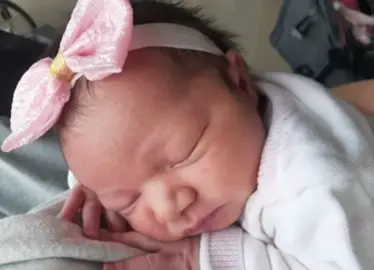 Today my sweet Maizy turns 5 years old. 💕 From the moment she was born, she’s been the biggest blessing in my life and the greatest gift my sobriety has ever given me. These pictures show her journey from a tiny newborn to the beautiful, smart, and full-of-life little girl she is today. Sobriety didn’t just give me my life back—it gave me the chance to be the mom she deserves. Every giggle, every milestone, every cuddle is proof that recovery is worth it. Maizy, you are my heart, my purpose, and my daily reminder of why I chose this path. Happy 5th birthday, baby girl. Mommy loves you more than words can ever say. 🎂🎈🎉 #CapCut #birthdaygirl #sobermom #recoveryispossible #sobrietyisbeautiful 