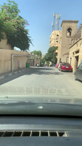 مين عارف أحنا فين؟  والأغنية دي تتر مسلسل إيه ؟! 