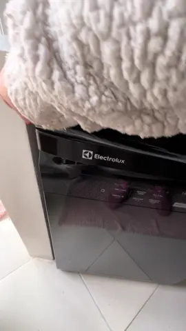 Melhor aquisição para a nossa casa. Como vivi sem essa maravilha esse tempo todo? hoje não fico sem. Não perco meu tempo mais lavando louça 🙌 valeu cada centavo 😅 #lavaloucaseletrolux #donadecasablogueira #lavaloucas #eletrolux #donadecasa 