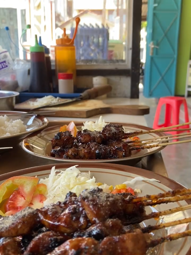 @Sate Kambing Pak Sastro EMPUK NYUS NYUS yaaaa #foryou #kulinersukoharjo #satekambing #perintisbukanpewaris #soundviral 