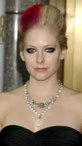 @avrillavigne  @Mackzymilliane  @Mackzymilliane  @Mackzymilliane  #Girlfriend  #AvrilLavigne  #TheBestDamnTour 2008 #GirlfriendbyAvrilLavigne  #Toronto 