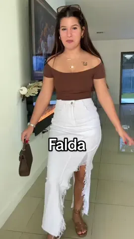 La falda que todas tenemos que tener 😍 #falda #women #casual #outfit 