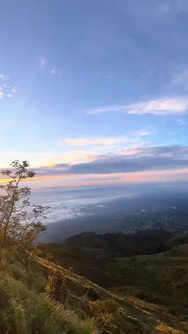 #merbabumountain #pendakigunung #merbabuviaselo #creatorsearchinsights 