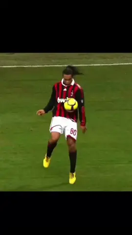 Who is the better skiller neymar or ronaldinho ? #fcbarcelona🔵🔴 #brazil🇧🇷 #neymar #ronaldinho #fyp 