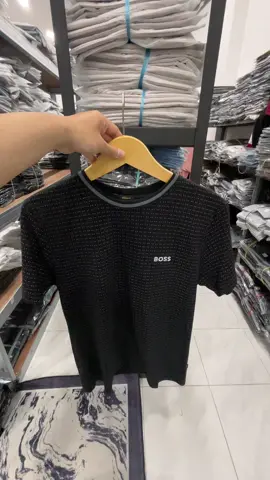 Kaos pria warna hitam dengan tulisan bordir kecil full motif membuat tampilan lebih keren dan mewah.Bahan katun 24s lembut tidak bikin gerah.Beli sekarang stock terbatas!#kaos #kaospria #kaoslenganpendek 